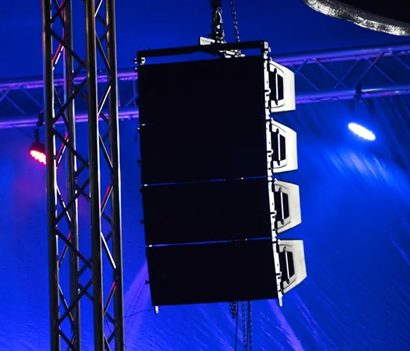 Professional line array speaker system for live events and stage productions